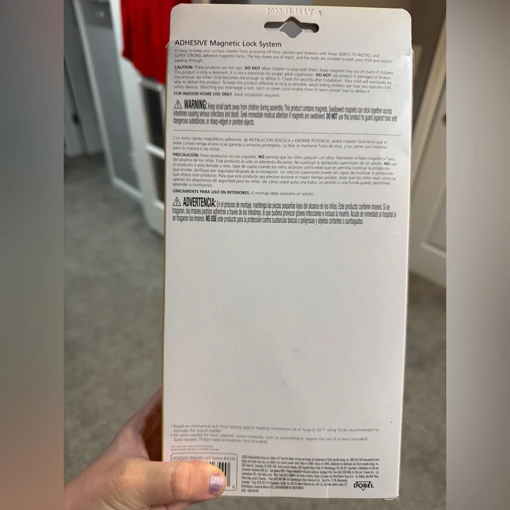 NWT-In Box Safety 1st Adhesive Magnetic Lock System, 8 Locks And 2 Keys - Picture 2 of 3